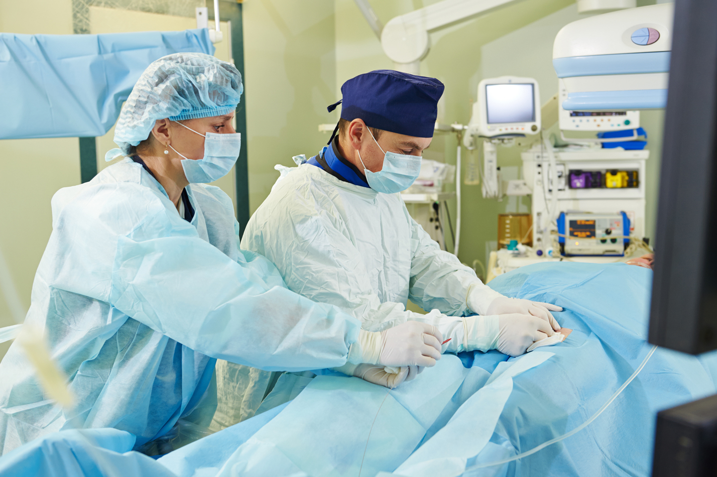 ablation-catheter-technology-cardiology-surgeon-operating-theatre