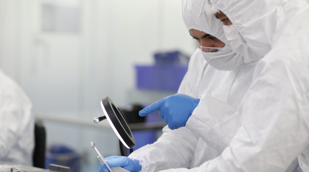 web_featured_clinical-manufacturing-1440-1